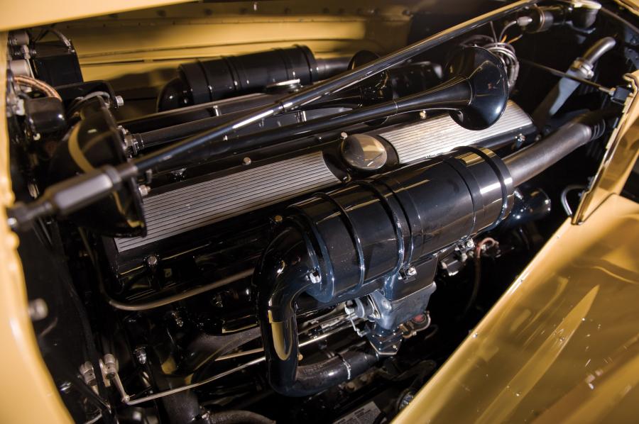  Cadillac Series 452D V16 Imperial Convertible 1935 года  (фото 7 из 7)